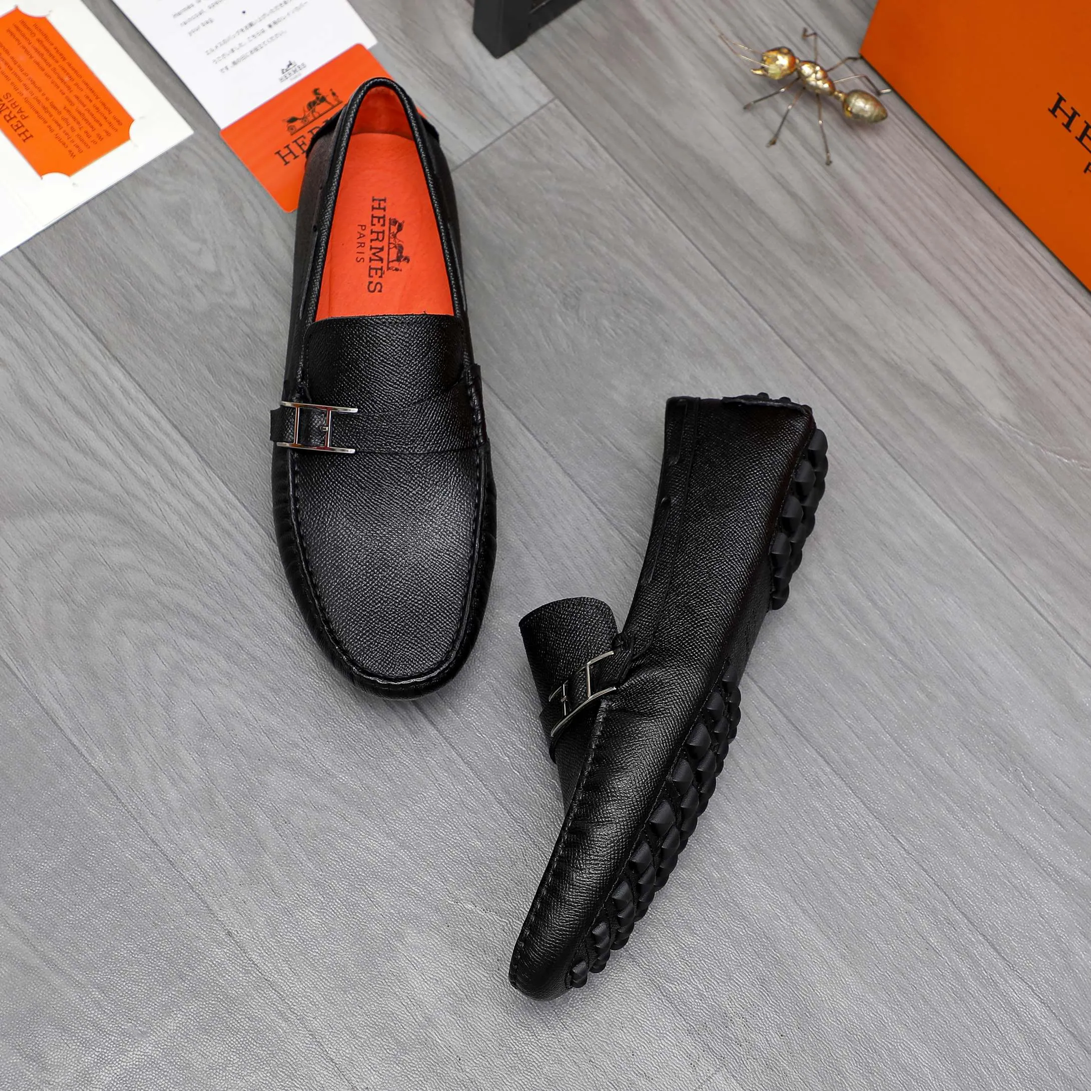 Men's shoes 💰400 Product trademark: HERMES "Hermès" casual slip-on shoes Regular size: 38-44 (45 is custom-made and non-returnable) Product materials: Selected pebbled cowhide upper, pigskin lining, non-slip bean outsole